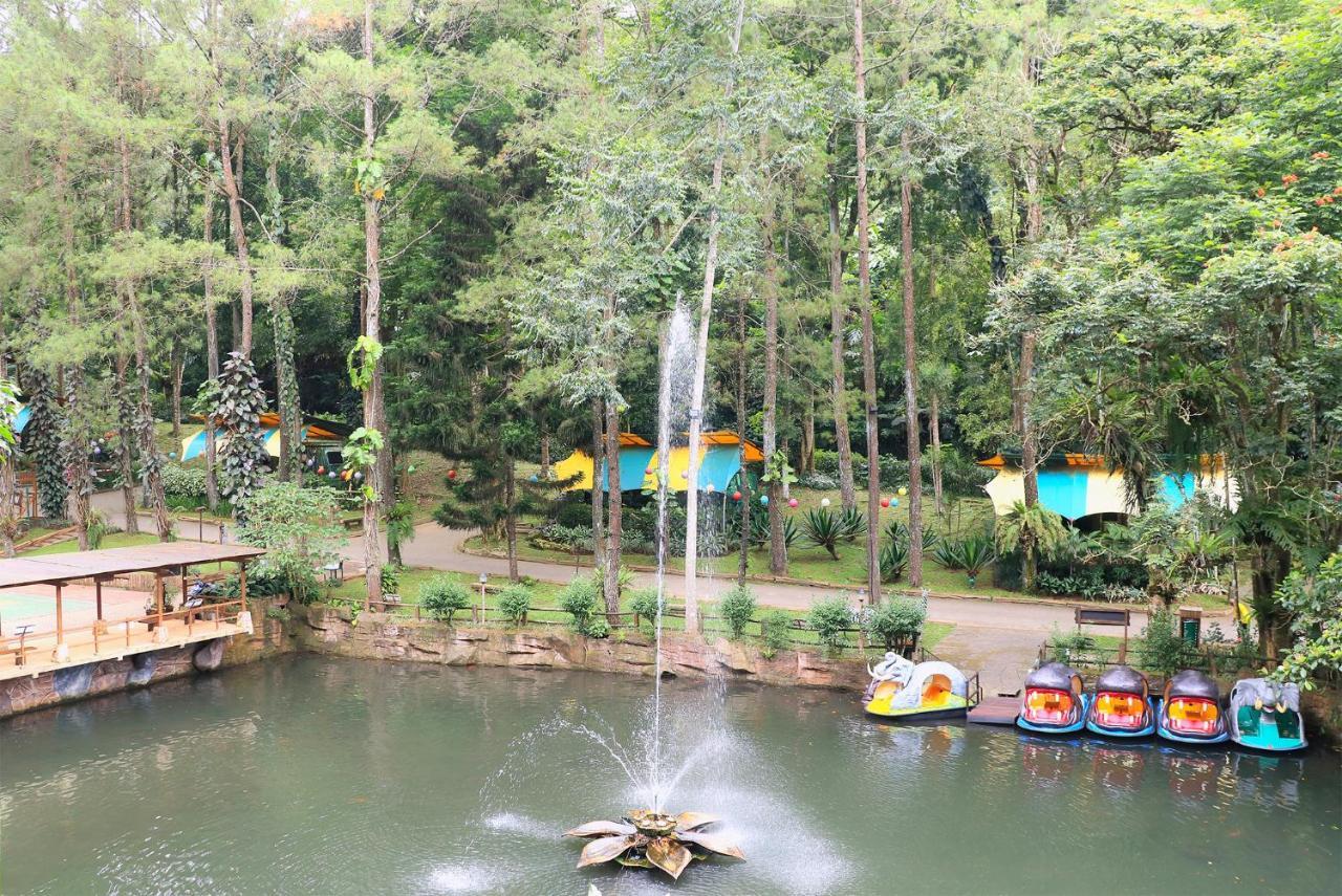 Safari Resort Puncak Zewnętrze zdjęcie